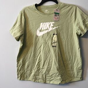 NWT Light Green Nike t shirt